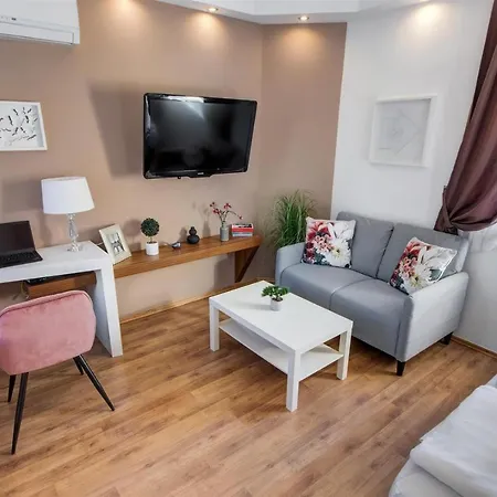 Апартаменты Premium Szervita Square *