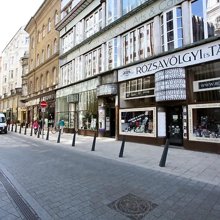 Апартаменты Premium Szervita Square *