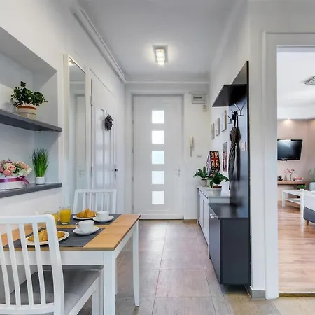 Premium Studio Szervita Square *