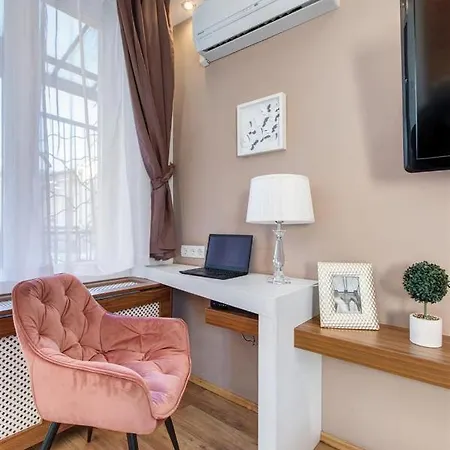 Premium Szervita Square شقة *