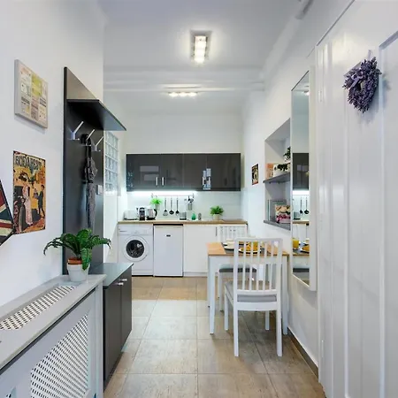 Premium Studio Szervita Square *