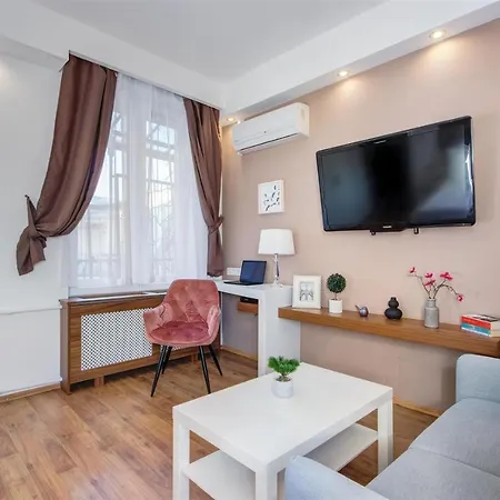 Premium Szervita Square شقة *