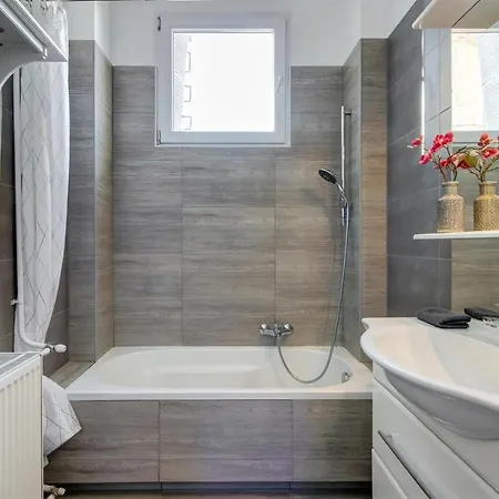 Premium Szervita Square *