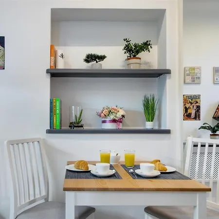 Premium Studio Szervita Square Apartment
