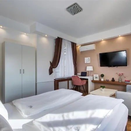 شقة Premium Szervita Square *