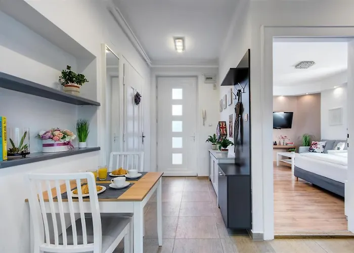 Premium Szervita Square *